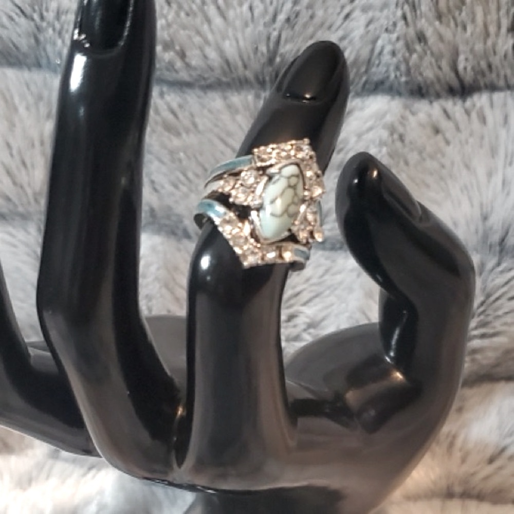 Elegant Silver and Turquoise faux Women's Ring Set Sz 5